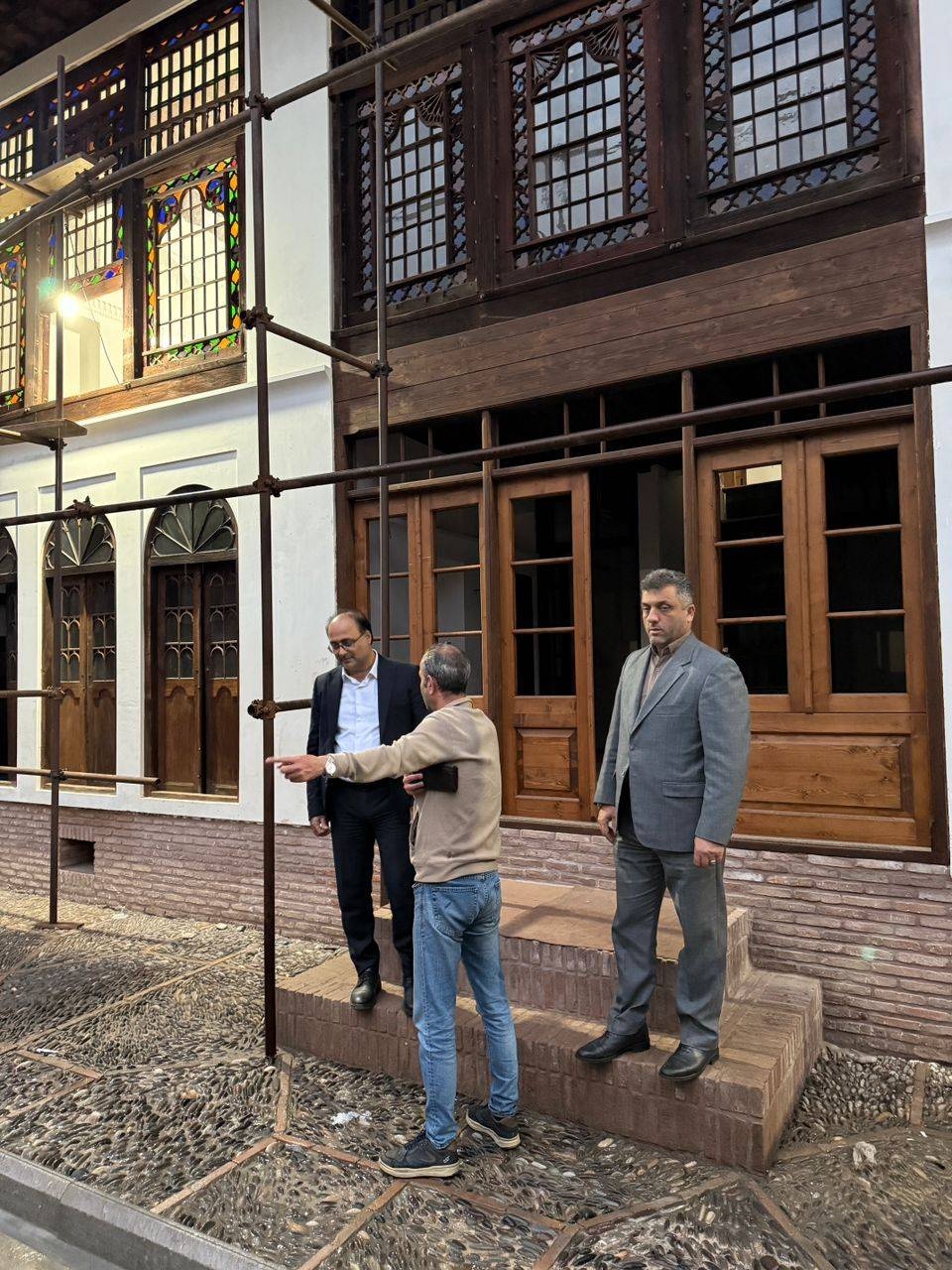 بازدید سرپرست ادارهکل میراثفرهنگی، گردشگری و صنایعدستی گیلان از پروژه هتل بوتیک «خانه شیرازیها» در رشت بازدید سرپرست ادارهکل میراثفرهنگی، گردشگری و صنایعدستی گیلان از پروژه هتل بوتیک «خانه شیرازیها» در رشت