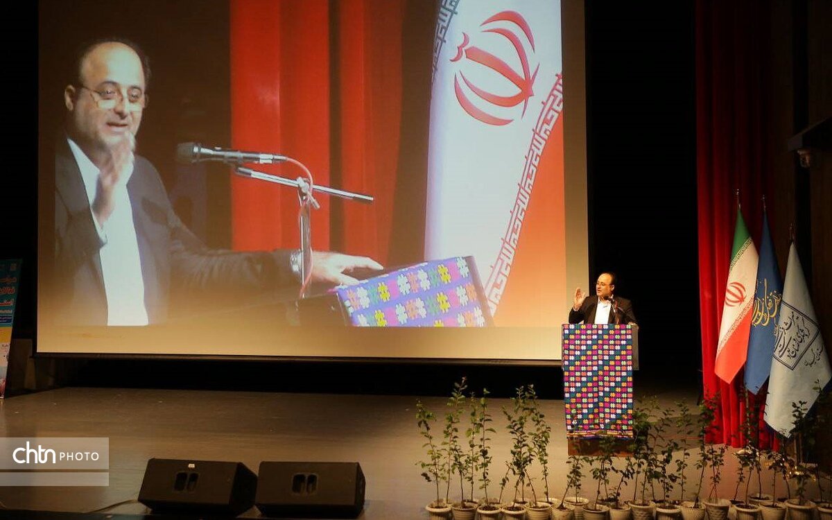 سلمانخواه: گیلان تپندهترین رگ فرهنگ زنده ایران و مقصد گردشگری بینالمللی است سلمانخواه: گیلان تپندهترین رگ فرهنگ زنده ایران و مقصد گردشگری بینالمللی است