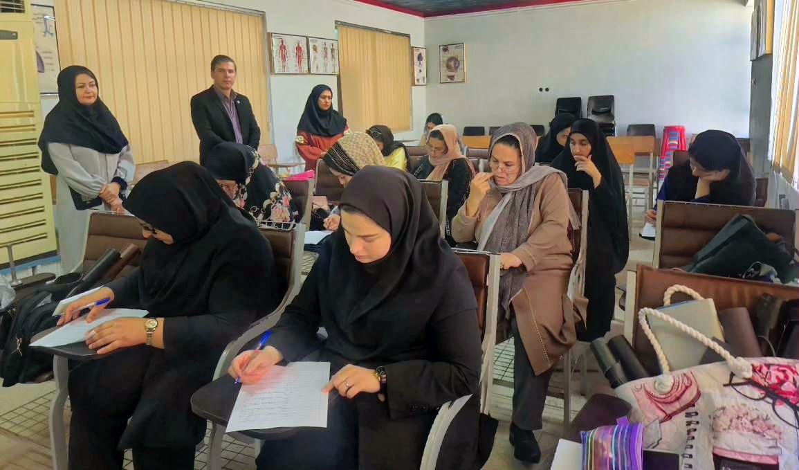 دوره رایگان تولیدات چرمی دستدوز با هدف توانمندسازی و توسعه مشاغل خانگی در صومعهسرا برگزار شد دوره رایگان تولیدات چرمی دستدوز با هدف توانمندسازی و توسعه مشاغل خانگی در صومعهسرا برگزار شد