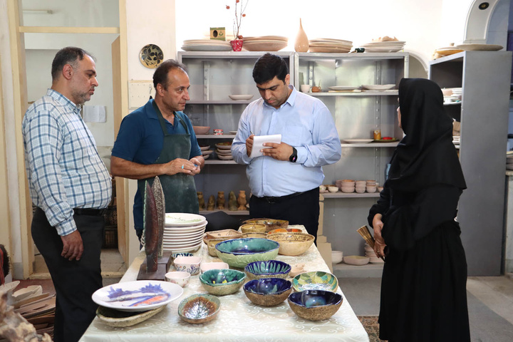 خرید 10 میلیارد ریالی آستان قدس رضوی از هنرمندان صنایع‌دستی استان سمنان