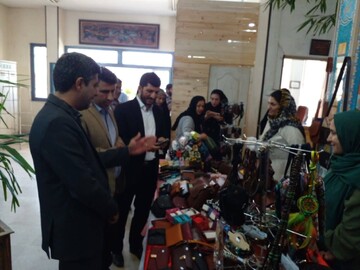 نمایشگاه صنایع‌دستی به مناسبت عید غدیر در پاکدشت افتتاح شد