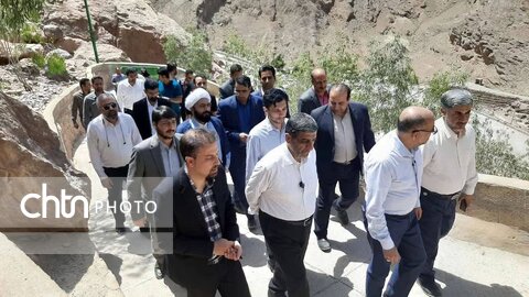 بازدید وزیر میراث فرهنگی از نیایشگاه زرتشتیان چک چک در اردکان