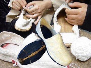 30 نفر صنعتگر بافنده گیوه و کیف سنتی در مهران فعالیت دارند