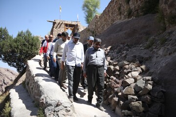 مهندس ضرغامی‌ از پایگاه ملی میراث فرهنگی الموت بازدید کرد
