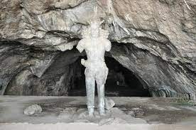 مجسمه شاپور در غار تنهایی