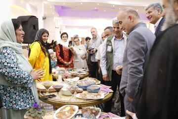 برپایی نمایشگاه صنایع‌دستی و میز خوراک