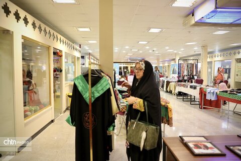 نمایشگاه "حریم مهر" در بازارچه دائمی صنایع‌دستی اهواز