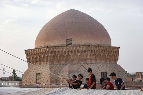 آیین سنتی پوش کشی حسینیه فهادان یزد در آستانه محرم