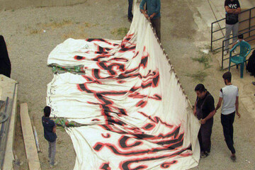 برافراشته شدن چادر یک‌هزار و 600 متری خیمه حسینیه تاریخی نطنز
