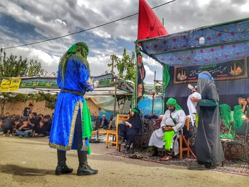 برگزاری مراسم آیینی تعزیه خوانی روز عاشورا در روستای کاوند