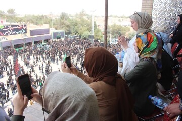 حضور گردشگران خارجی در مراسم عاشورای حسینی شهرستان اردکان