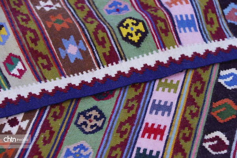 دستبافته های داری فارس، دنیای نقش و رنگ