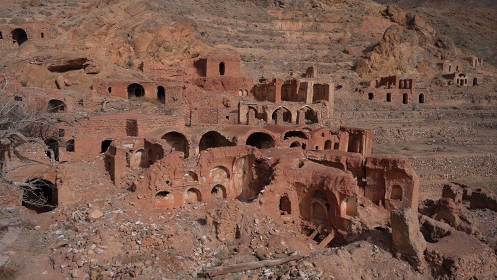 آغاز عملیات احداث 6 چشمه سرویس بهداشتی در روستای تاریخی گیسک زرند