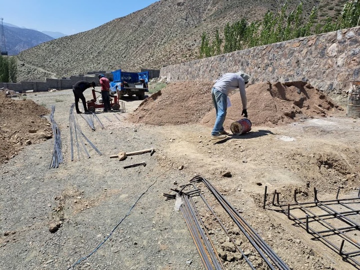 عملیات اجرایی احداث سرویس بهداشتی در ورودی روستای لرد خطیر کوه آغاز شد