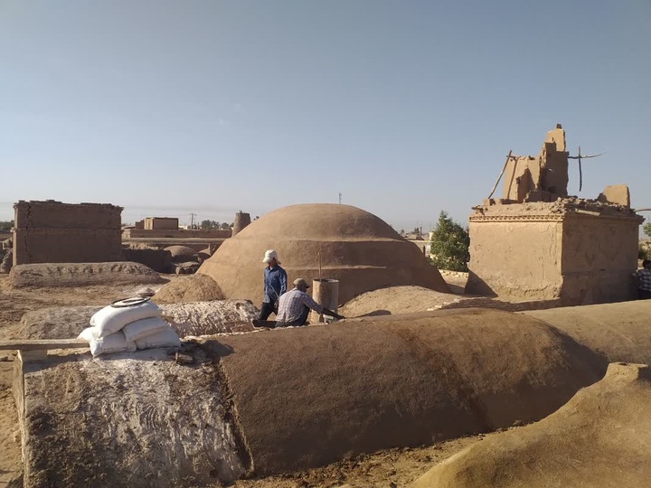 عملیات مرمتی خانه باغ میزانی حمیدآباد رفسنجان ادامه دارد