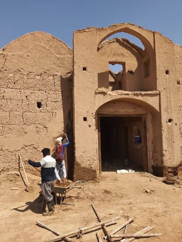 آغاز مرمت چاپارخانه همت آباد رستاق اشکذر