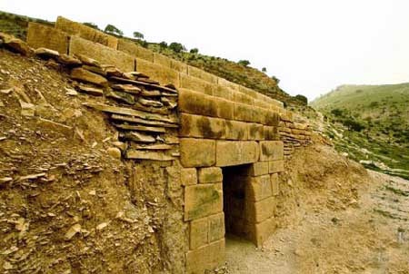 «طاق شیرین و فرهاد»؛ شاخص ترین اثر تاریخی شهرستان ایوان/ نمادی از عشق و دلدادگی