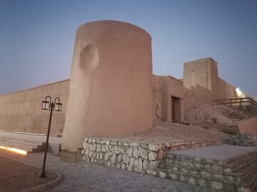 قلعه زائر خضرخان اهرمی مرمت می‌شود