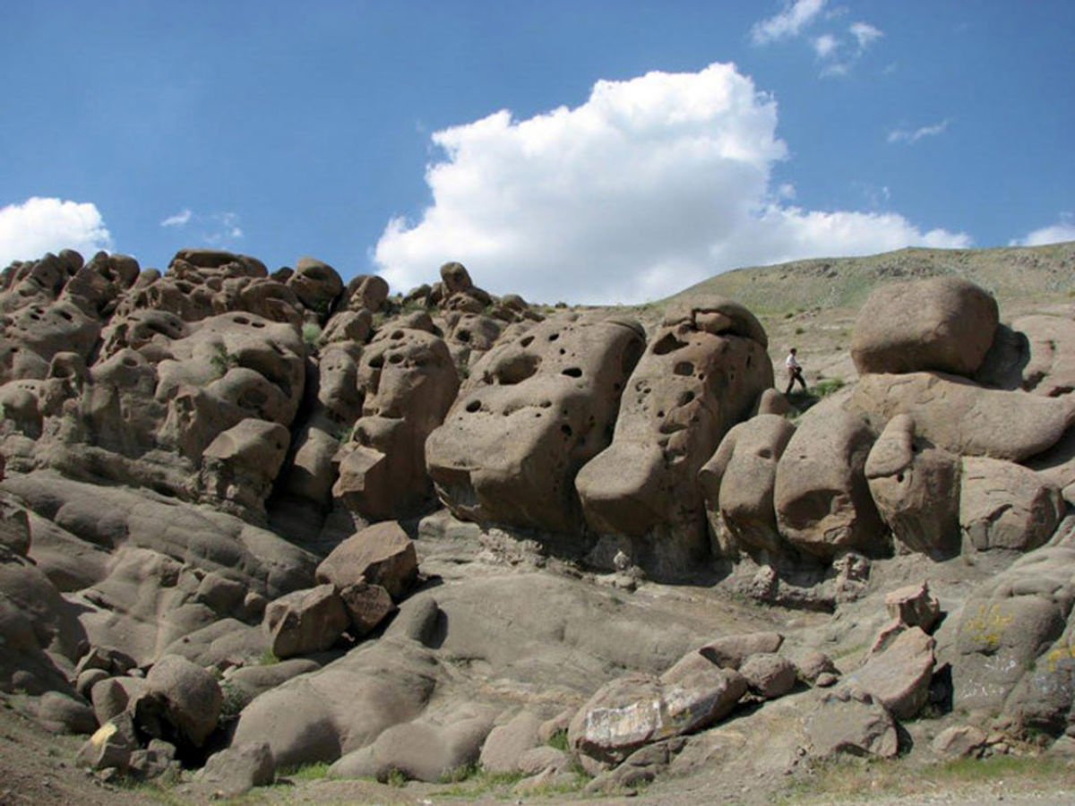 «وردیج»؛ قلمرو آدمک‌های سنگی در بیخ گوش تهران/ روستایی اسرارآمیز و دیدنی