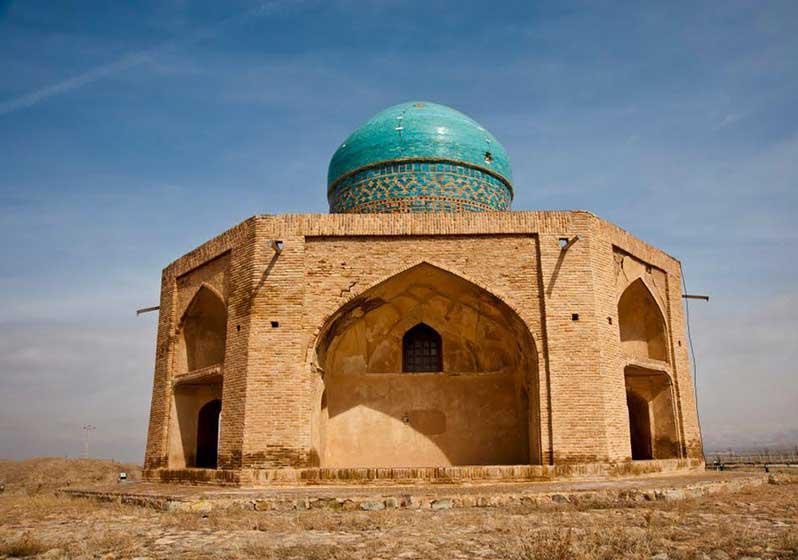 بقعه ملا حسن کاشی با چشم اندازی زیبا و منحصر به فرد/ یادگاری از دوران ایلخانی