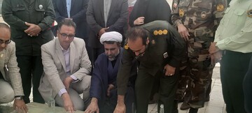 مزار شهدای سیستان و بلوچستان با حضور کارمندان میراث‌فرهنگی گلباران شد