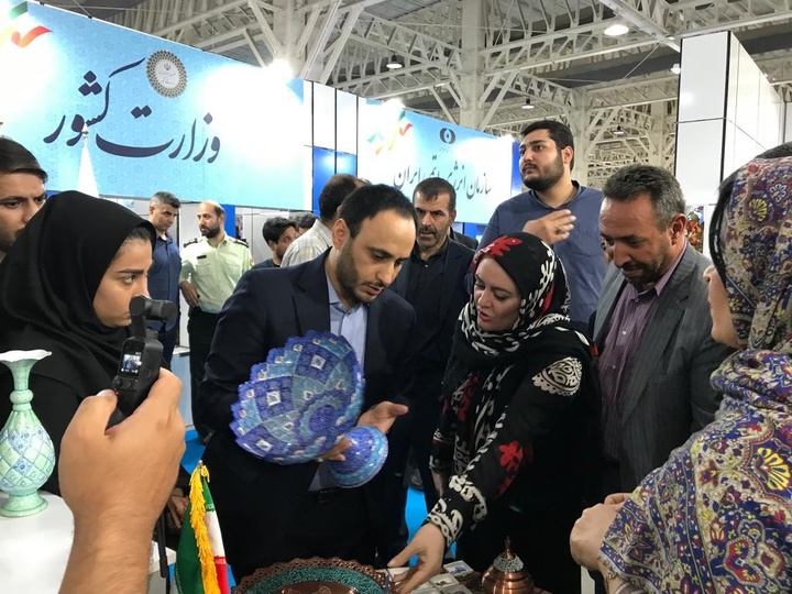 بازدید مسئولان مختلف از غرفه وزارت میراثفرهنگی در نمایشگاه «روایت خدمت»/ موفقیت وزارت میراثفرهنگی در ارائه روایتها بازدید مسئولان مختلف از غرفه وزارت میراثفرهنگی در نمایشگاه «روایت خدمت»/ موفقیت وزارت میراثفرهنگی در ارائه روایتها