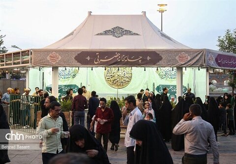 میزبانی از زائران پاکستانی اربعین در ‌چایخانه حرم حضرت معصومه (س)‌