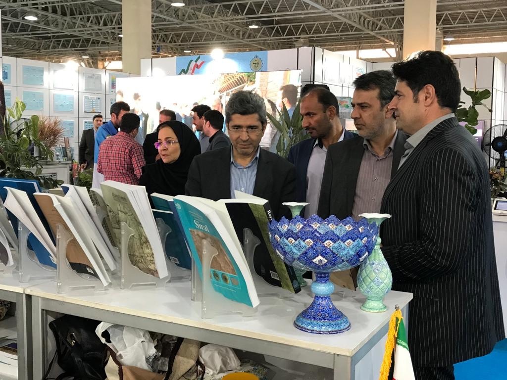 بازدید مسئولان مختلف از غرفه وزارت میراثفرهنگی در نمایشگاه «روایت خدمت»/ موفقیت وزارت میراثفرهنگی در ارائه روایتها