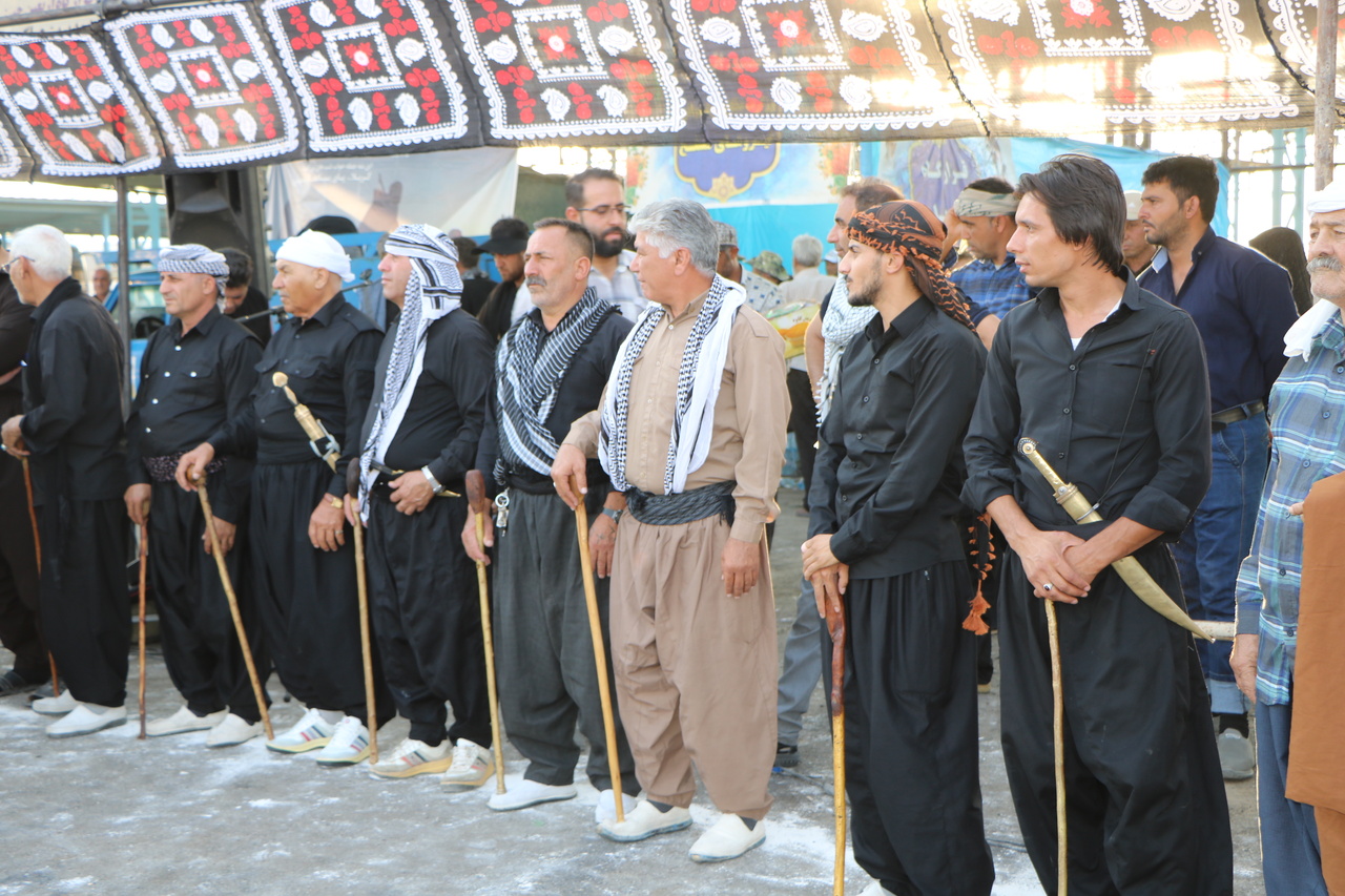 مراسم عزاداری سنتی «چمر» در پایانه مرزی مهران به مناسبت اربعین حسینی