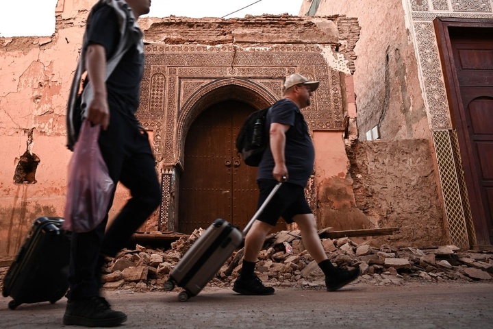 گردشگران حتی پس از زلزله هم تمایلی به ترک شهر باستانی مراکش ندارند