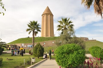 برگزاری آیین نوروزگاه در جوار میراث جهانی گنبدقابوس در شرق گلستان