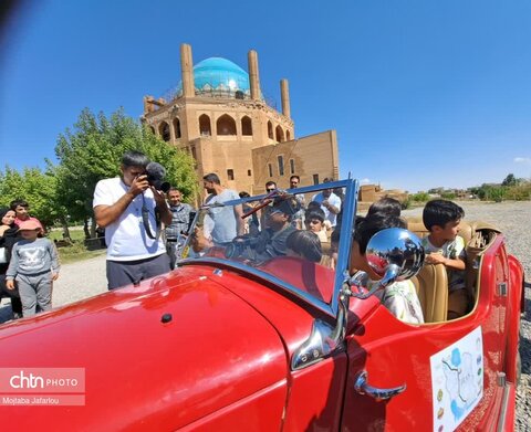 تور گروه خودرویی هندوستان با نام لال پری از پایگاه میراث جهانی گنبد سلطانیه  و مجتمع گردشگری پاسارگاد ابهر بازدید کردند.