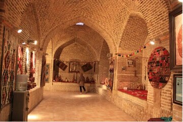 نمایشگاه صنایع‌دستی به مناسبت هفته دفاع مقدس در رباط‌کریم برگزار می‌شود