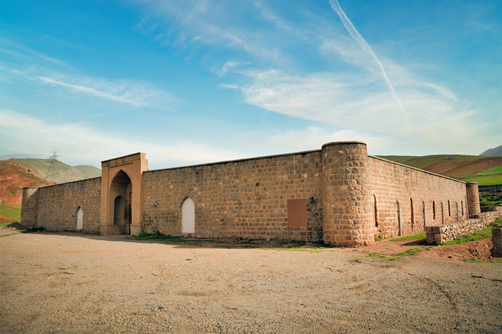 ابلاغ ضوابط حفاظتی ۲ اثر جهانی و ملی در اهر/ «کاروانسرای جهانی گویجه‌بل» و «پل گویجه‌بل» تحت حفاظت وزارت میراث‌فرهنگی