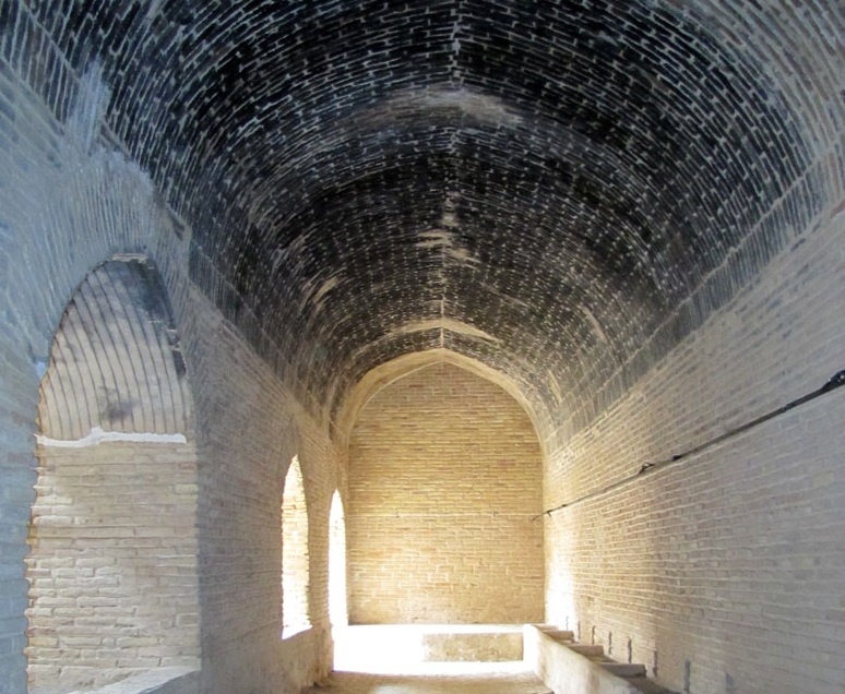 کاروانسرای شرف، منزلگاه مهم جاده ابریشم در مسیر مشهد به سرخس/ موزه آجر و تزئینات آجرکاری