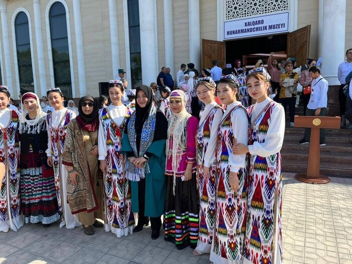 آرزویم ثبت جهانی «رشتیدوزی» است/ قاسمآباد و «چادرشببافی» را معرفی کردم