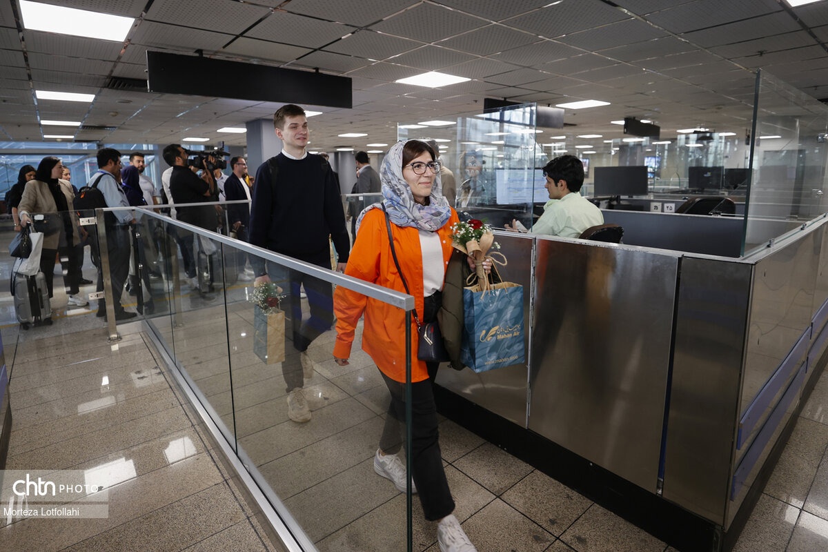 وضعیت سفر از چین و عمان پس از لغو ویزای ایران/ نگرانی آژانس‌ها  از کاهش احتمالی درآمد فروش ویزا و پاسخ یک مسئول/ چشم‌انداز روشن گردشگری خارجی در دولت سیزدهم