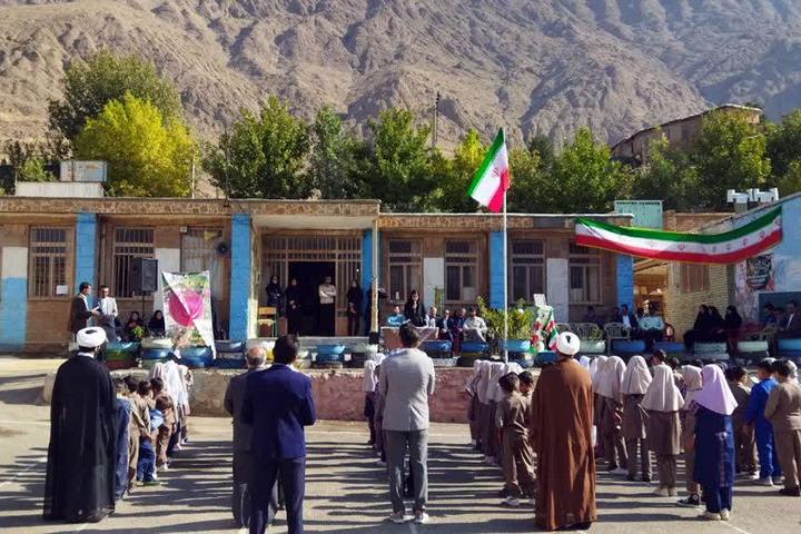 توسعه صنعت گردشگری در سمیرم نیازمند تقویت حوزه صنایعدستی است/ نواخته شدن زنگ مهر، مقاومت و گردشگری در مدارس شهر ونک اصفهان توسعه صنعت گردشگری در سمیرم نیازمند تقویت حوزه صنایعدستی است/ نواخته شدن زنگ مهر، مقاومت و گردشگری در مدارس شهر ونک اصفهان