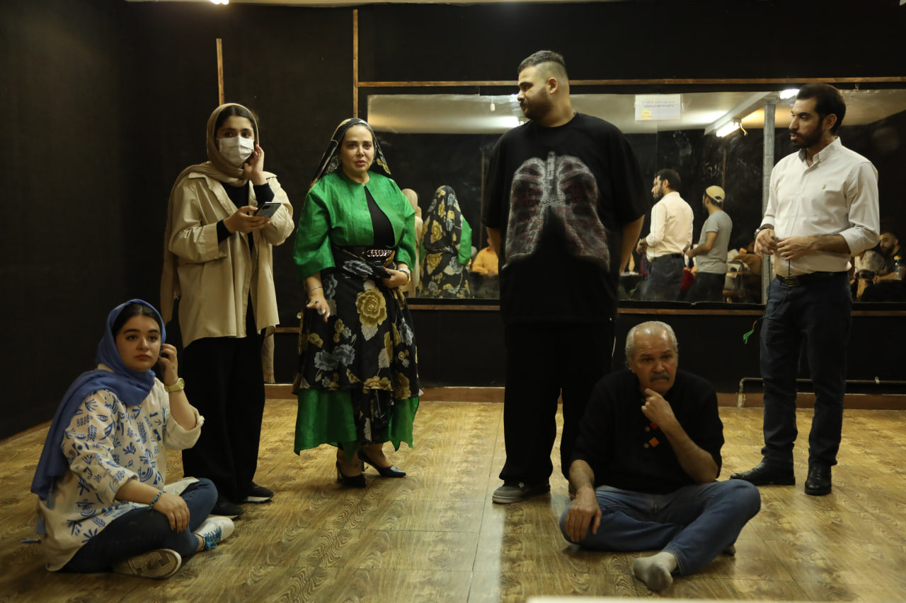 بهاره رهنما با پدیدههای «عصرجدید» و «خندوانه» در تئاتر کمدی «هوندا آدیداس ۲»/ بلیتفروشی آغاز شد + عکس