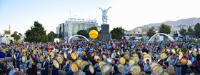 تجمع  بزرگ «ذاکران نبوی» در هفته وحدت در میدان آزادی سنندج