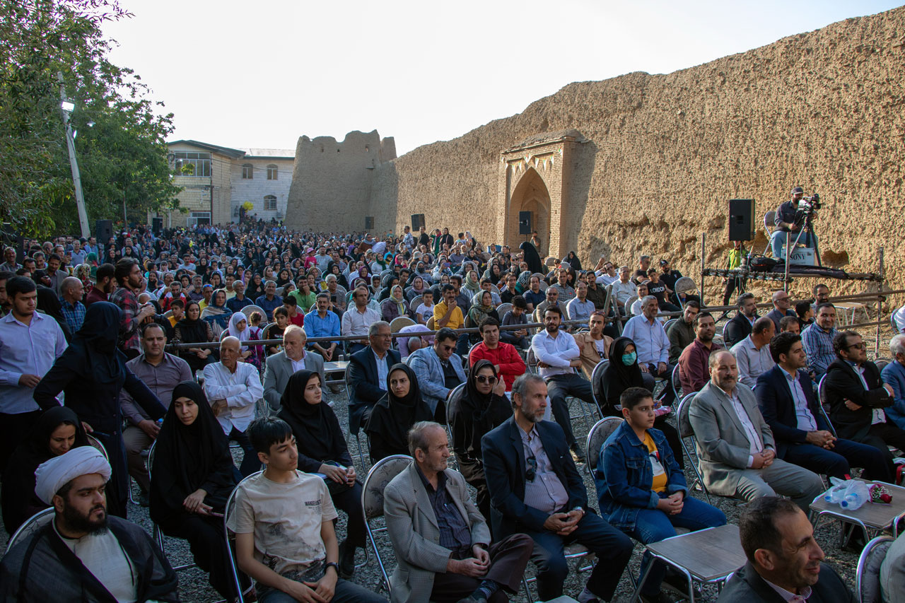 سیزدهمین جشنواره شیره‌پزی ملایر در روستای توریستی ازناوله برگزار شد