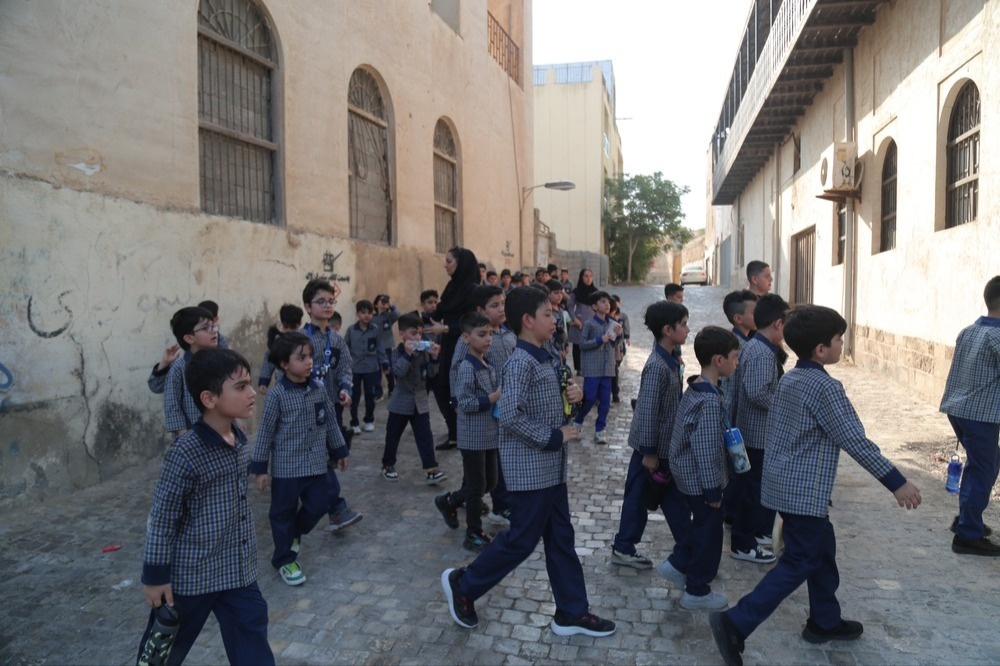 بازدید دانش‌آموزان از بافت قدیم و موزه مردم شناسی بوشهر در هفته گردشگری