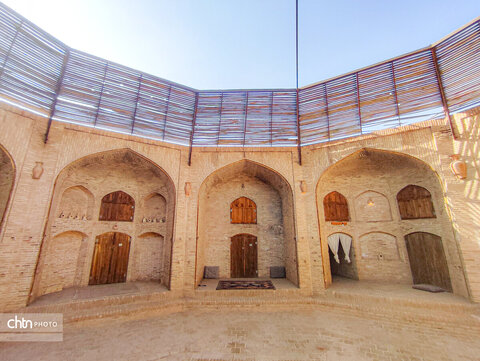 کاروانسرای زین الدین بنایی خوش طرح و مستحکم که تنها بنای مدور ایرانی است