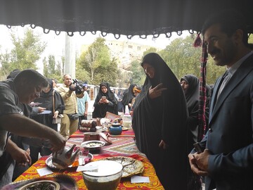 برگزاری جشنواره غذاهای بومی‌محلی با هدف مشارکت خانواده‌ها در توسعه گردشگری