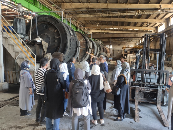 بازدید مدیرکل حمایت از تولید معاونت صنایع دستی از کارخانه چرمسازی