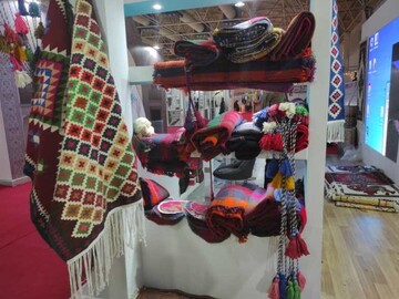 فروش بیش از یک میلیارد تومان محصولات صنایع دستی ایلام در نمایشگاه توانمندی‌های روستاییان در تهران