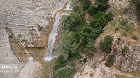 «اما»؛ آبشاری میان سرخس ها و خزه ها در شهرستان ملکشاهی