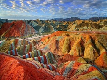 دره‌ رنگین‌کمان؛ شاهکاری از خاک‌های رنگین/ شگفتی زمین‌شناسی