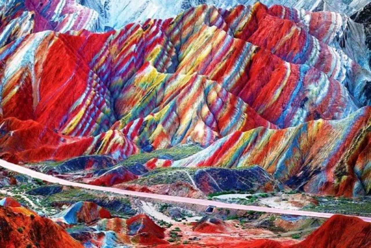 دره‌ی رنگین‌کمان؛ شاهکاری از خاک‌های رنگین/ شگفتی زمین‌شناسی