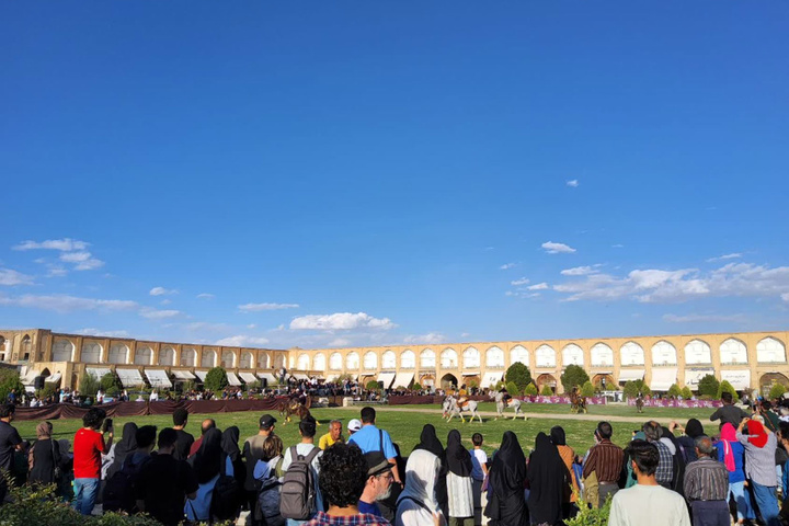 آغاز آیین افتتاح همایش منطقه‌ای میراث ناملموس با اجرای ورزش تاریخی چوگان در میدان امام(ره) اصفهان